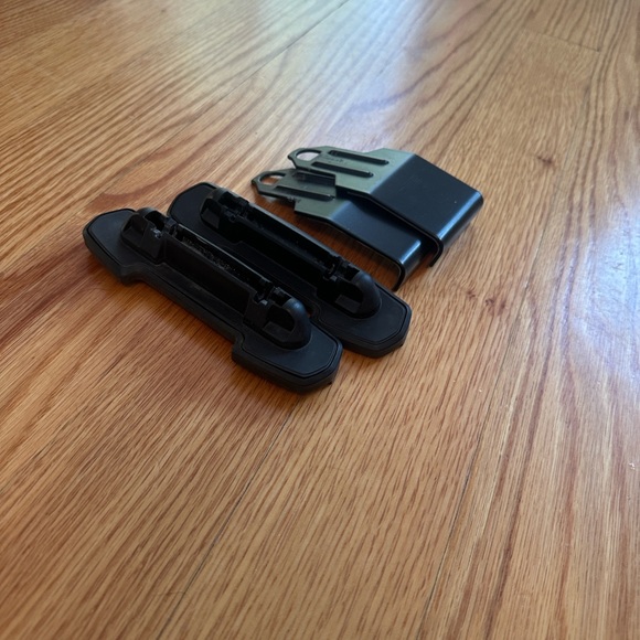 Yakima Base Line BC 170 (B73-4) one pair rack accessories - Picture 1 of 4